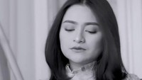 Umi Pipik akan tetap menganggap Nathalie Holscher sebagai saudara meski sudah tidak lagi memutuskan berhijab. (Foto: Instagram Nathalie Holscher)