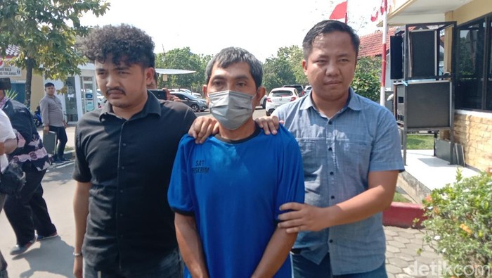 NRT (42) tukang batagor di Indramayu cabuli anak usia 7 tahun