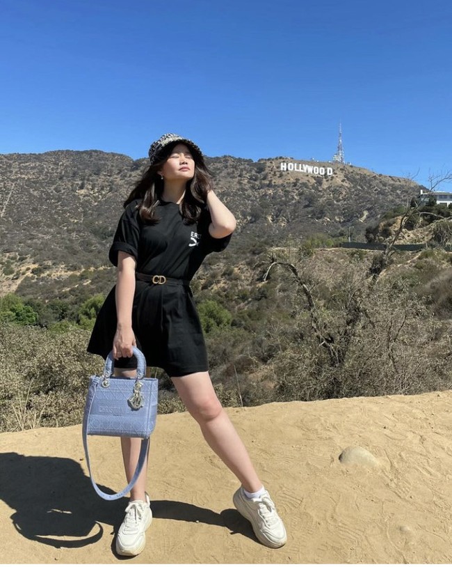 Selanjutnya, Olivia Allan dipercaya menjabat posisi Direktur di PT Citra Persada Infrastruktur, dan Direktur Utama BUMD Jasa Medivest. Ia juga merupakan Komisaris di PT Marga Sarana Jabar. Foto: Dok. Instagram @oliviasumargo