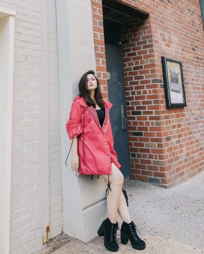 Perjalanan karier Olivia Allan di beberapa perusahaan cukup gemilang. Perempuan yang dinikahi Denny Sumargo pada 2020 ini adalah lulusan Business and Ecommerce di Monash University pada 2007. Olivia Allan kemudian melanjutkan pendidikannya sebagai Master of International Law di China University of Political Science and Law. Foto: Dok. Instagram @oliviasumargo