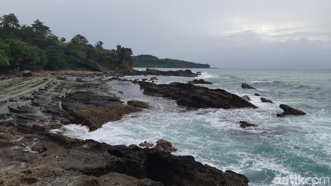Pantai Sawarna