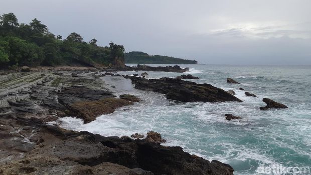 Pantai Sawarna salah satu objek wisata di Geopark Bayah Dome, Lebak.