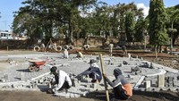 Nantinya alun-alun ini akan memiliki ruang permainan anak, laktasi, toilet, perpustakaan dan tugu pahlawan.