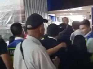 Petugas Bandara Makassar Dipukul Penjemput Jemaah Haji yang Ogah Ditegur