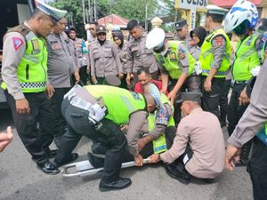 Anggota Lantas di Jambi Ditabrak Pemotor Tak Berhelm saat Operasi Patuh