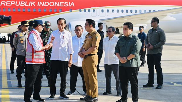 Presiden Joko Widodo tiba di Bandara Internasional Kertajati, Kabupaten Majalengka, Jawa Barat dalam kunjungan Kerja Presiden Joko Widodo, Selasa (11/7/2023). (Dok. Laily Rachev/Biro Pers Sekretariat Presiden)