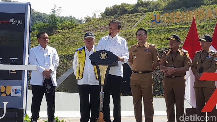 Presiden Jokowi resmikan Tol Cisumdawu