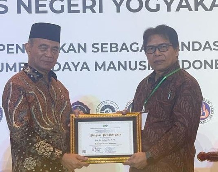 Prof Budiyanto Raih Anugerah dari Kemdikbudristek