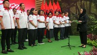 Jajaran pengurus lengkap sayap PDI Perjuangan (PDIP), Dewan Pimpinan Pusat Taruna Merah Putih (DPP TMP) periode 2019-2024 dilantik di Kantor DPP PDIP, di Jalan Diponegoro, Menteng, Jakarta Pusat, Selasa (11/7/2024). 