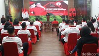 Pelantikan itu dipimpin oleh Ketua DPP Bidang Politik PDI Perjuangan (PDIP) Puan Maharani. 