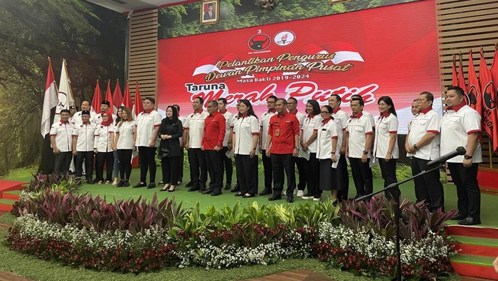 Ketua DPR RI sekaligus Ketua DPP PDIP Puan Maharani melantik pengurus DPP Taruna Merah Putih (TMP) masa bakti 2019-2024. Diah Pikatan Orissa Putri Hapsari, juga ikut dilantik menjadi Bendahara Umum DPP Taruna Merah Putih.