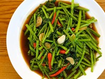 Resep Tumis Kangkung Saus Tiram Pedas yang Segar Untuk Lauk Nasi