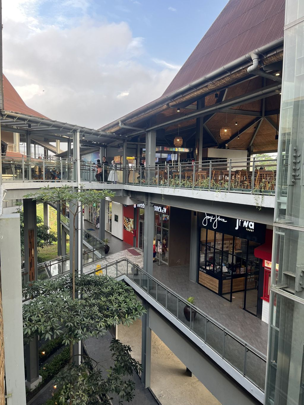 Rest Area Pendopo Tercantik di Indonesia, Makanannya Seperti di Mall