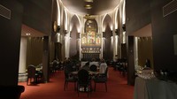 Bahkan, sebuah perkumpulan paduan suara internasional menemukan di sebuah gereja, di mana jumlah penyanyi mereka melebihi jumlah jemaat. (AP Photo/Virginia Mayo)