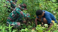 Pos Bompay Satgas Yonif 143/TWEJ yang selalu aktif mengajak dan membimbing masyarakat untuk bercocok tanam dan memanfaatkan lahan yang cukup luas menjadi lumbung persediaan makanan di Kampung Bompay, Distrik Waris, Kab. Keerom, Papua, Senin (10/7/2023).  