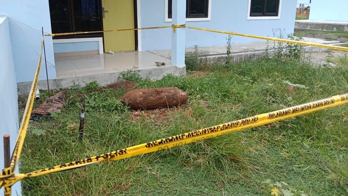 Sebuah bom yang diyakini peninggalan era Perang Dunia II ditemukan di lokasi pembangunan rumah milik anggota Lanud Silas Papare, Sentani, Kabupaten Jayapura, Papua.