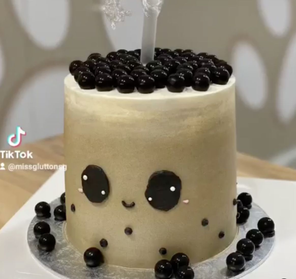 Slurpp! Ini Boba Cake, Kue Isi Bubble Tea yang Bisa Disedot