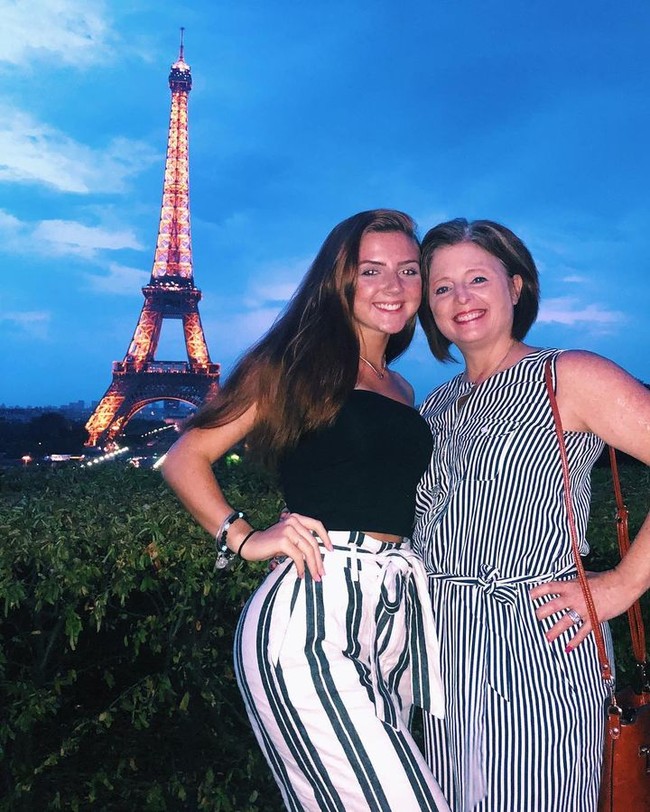 Aku tidak berpikir dua kali, katanya dilansir CNBC. Aku hanya ingin memprioritaskan kebahagiaanku dan kesehatanku musim panas ini dan untuk melakukan itu, aku ingin ada di Charleston dengan keluargaku, tambah Sophia. Foto: Instagram Sophia Celentano