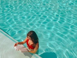 10 Potret Gaya Hidup Mewah Anak Magang Viral PP Naik Pesawat Tiap ke Kantor