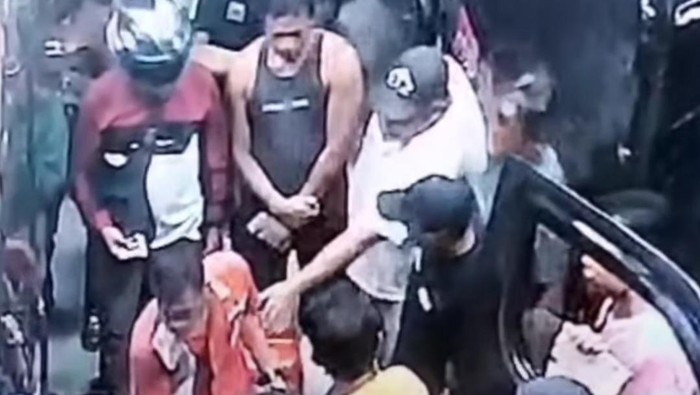 Petugas SPBU berinisial SR di Kabupaten Buol, Sulawesi Tengah (Sulteng) dianiaya warga inisial AO usai keduanya terlibat cekcok soal antrean pengisian pertalite.