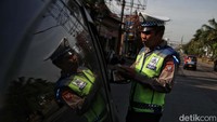 Operasi Patuh Jaya untuk mendisiplinkan para pengguna lalu lintas ini dilakukan serentak secara nasional.  