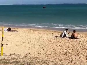 Viral Kakek-kakek Mesum Rekam Payudara Bule di Pantai Kuta Mandalika