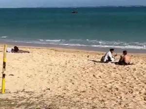 Viral Kakek-kakek Mesum Rekam Payudara Bule di Pantai Kuta Mandalika