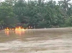 Pacu Jalur di Riau Ricuh, Perahu Dibakar-Atlet Baku Hantam