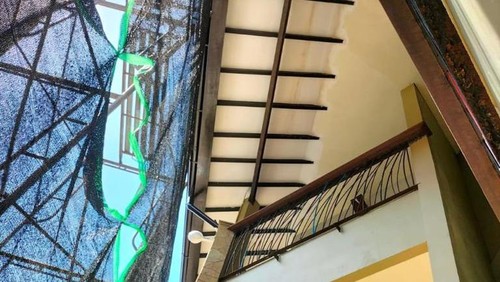 Tempat tukang, Moh. Ridwan, terjatuh dari lantai dua Hotel Ibis Style Bali, Legian, Badung, pada Senin (10/7/2023).