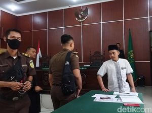 Korban Menangis Histeris Sidang Putusan Kasus Revenge Porn Ditunda
