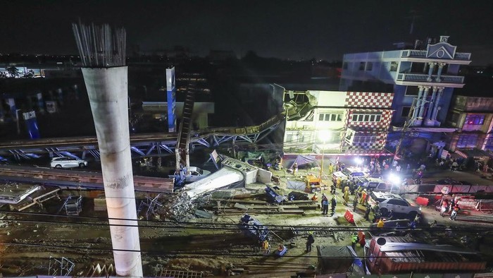 Thailand Road Collapse An elevated road being built in Bangkok is seen collapsed Monday, July 10, 2023. At least one person was killed after the elevated road in Thailandโs capital collapsed, and a few others were listed as missing, with rescue crews unable to access the site Tuesday for fear of a further collapse, authorities said. (AP Photo/Nava Sangthong)