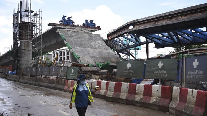 Thailand Road Collapse An elevated road being built in Bangkok is seen collapsed Monday, July 10, 2023. At least one person was killed after the elevated road in Thailandβs capital collapsed, and a few others were listed as missing, with rescue crews unable to access the site Tuesday for fear of a further collapse, authorities said. (AP Photo/Nava Sangthong)