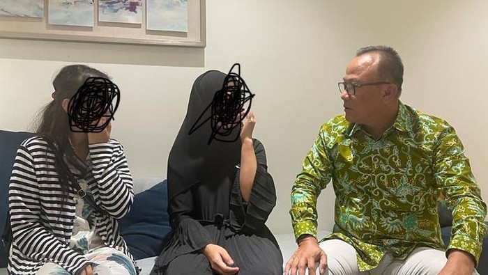TKW asal Cianjur, Ida (41) (tengah), ditemukan kepolisian Dubai setelah diduga dijadikan pekerja seks (dok istimtewa)