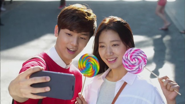 Drummer CNBLUE, Kang Min Hyuk memulai debut akting sejak 2010. Sosoknya menyita perhatian saat membintangi The Heirs. Tampak imut, saat itu usianya 22 tahun. Foto: Instagram