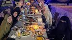 Keseruan Umi Pipik saat Kulineran Bareng Abidzar dan Adiba