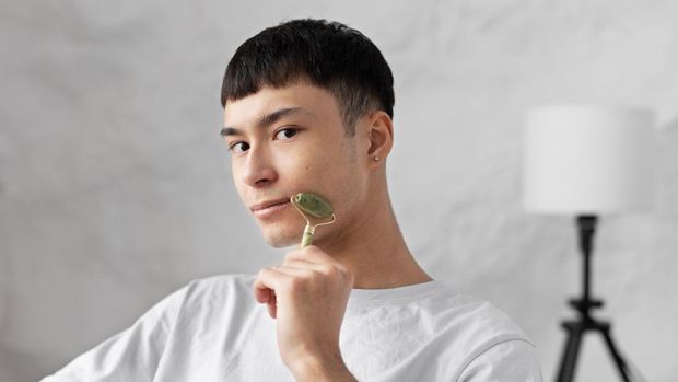 potongan rambut undercut untuk pria.