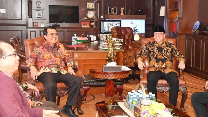 Wakil Ketua MPR RI Yandri Susanto datangi MA minta batalkan nikah beda agama.
