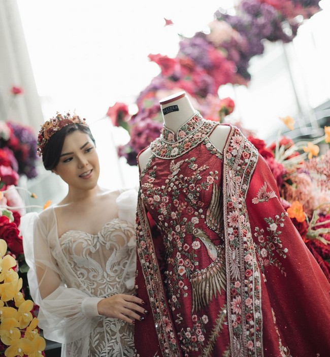 Selama ini Tina Toon tak pernah mengekspos hubungan asmaranya. Sosok sang kekasih pun masih misterius dan belum banyak diketahui publik. Foto: Instagram/@tinatoon101