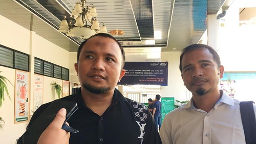 Aktivis Fihiruddin usai membacakan pledoi di PN Mataram pada Rabu (12/7/2023) sore. (Helmy Akbar / detikBali)