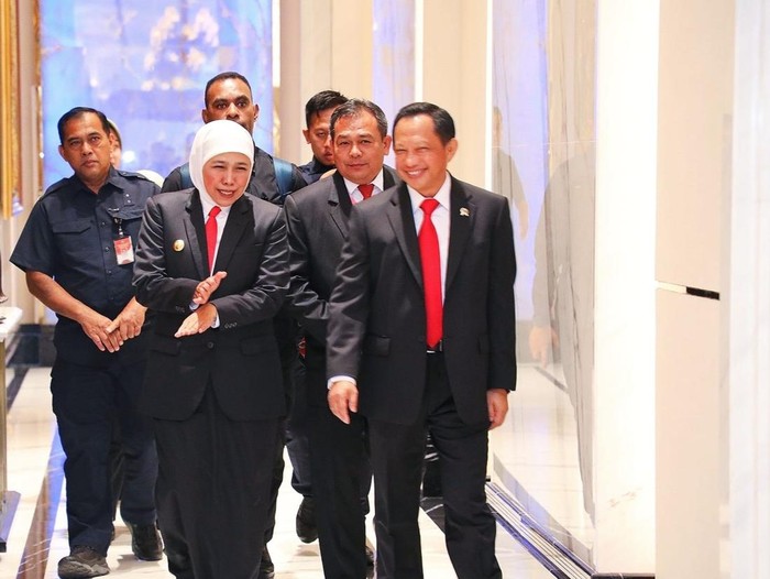 Gubernur Jawa Timur Khofifah Indar Parawansa menyampaikan kesiapan Jawa Timur untuk melakukan transformasi menuju smart city dalam pembukaan pertemuan tahunan keenam Asean Smart Cities Network (ASCN) 2023. Pertemuan itu berlangsung di Intercontinental Bali Resort Badung Bali, Rabu (12/7/2023).