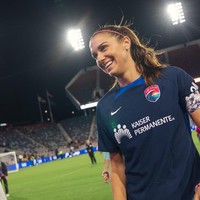 5. Alex Morgan - 182.800 PencarianSalah pemain bola wanita yang banyak dicari di Google selama 2023 adalah Alex Morgan. Ia adalah penyerang sekaligus kapten timnas Amerika Serikat. Morgan merupakan pesepakbola wanita AS dengan bayaran tertinggi.Foto: Instagram