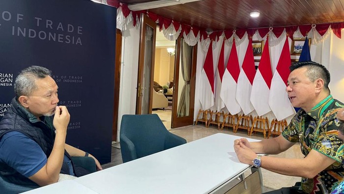 Mendag Zulkifli Hasan berjanji akan memberikan rekomendasi kepada kementerian PUPR terkait Revitalisasi Pasar Air Tiba di Kaimana.