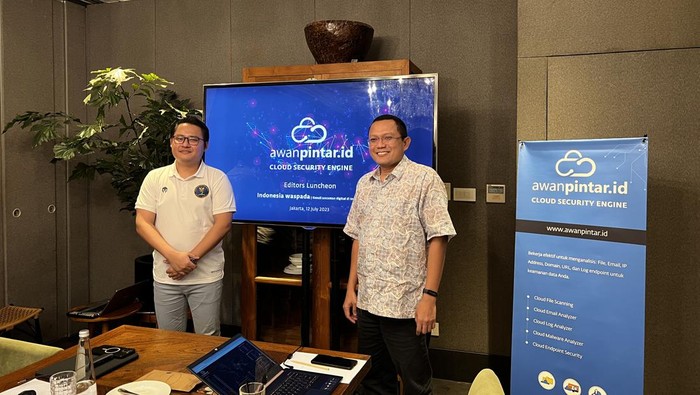 Jubir BSSN Ariandi Putra dan Founder AwanPintar.id