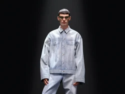 Tren Street Style Mewah, Jeans Rp 407 Juta di Paris Fashion Week