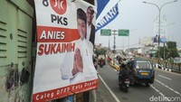Sebelumnya Wali Kota Depok M Idris mengeluarkan Surat Edaran (SE) tentang penertiban media promosi partai politik berupa baliho, spanduk, dan sejenisnya. SE ini tertuang dalam SE Nomor 300/345-Satpol.PP tentang Tertib Pemasangan Lambang, Simbol, Bendera, Spanduk, Umbul-umbul, Banner, Reklame, maupun atribut Lainnya.