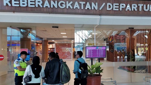 Suasana penumpang di Bandara Internasional Lombok, Nusa Tenggara Barat, Selasa (11/7/2023).