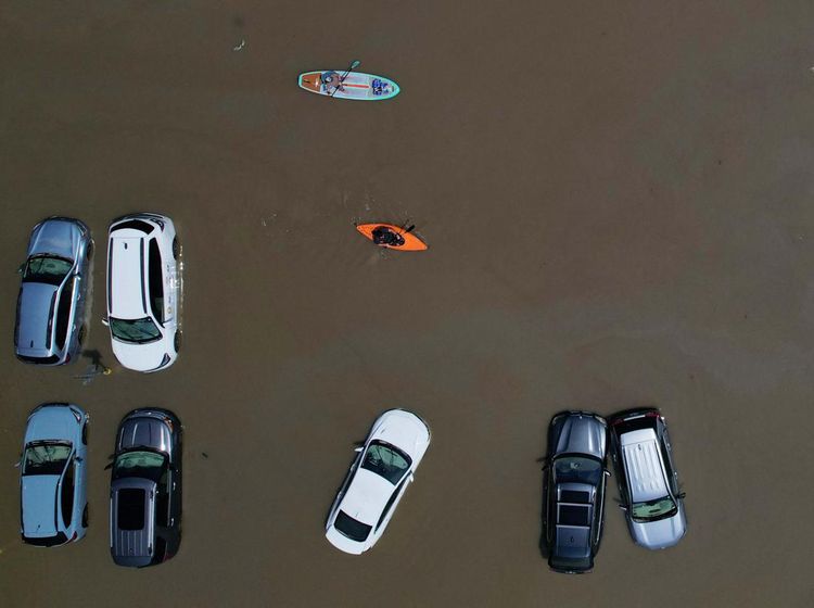 Banjir Bikin Montpelier AS Seperti Danau, Mobil-mobil Ini Jadi Korban
