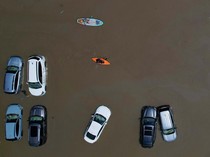 Banjir Bikin Montpelier AS Seperti Danau, Mobil-mobil Ini Jadi Korban