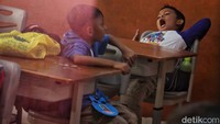 Pada kegiatan ini, anak-anak masih diperbolehkan memakai baju bebas.