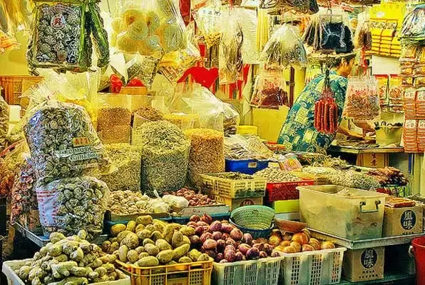 Bule New York Ini Kaget Lihat Mahalnya Harga Sayur dan Telur di Singapura